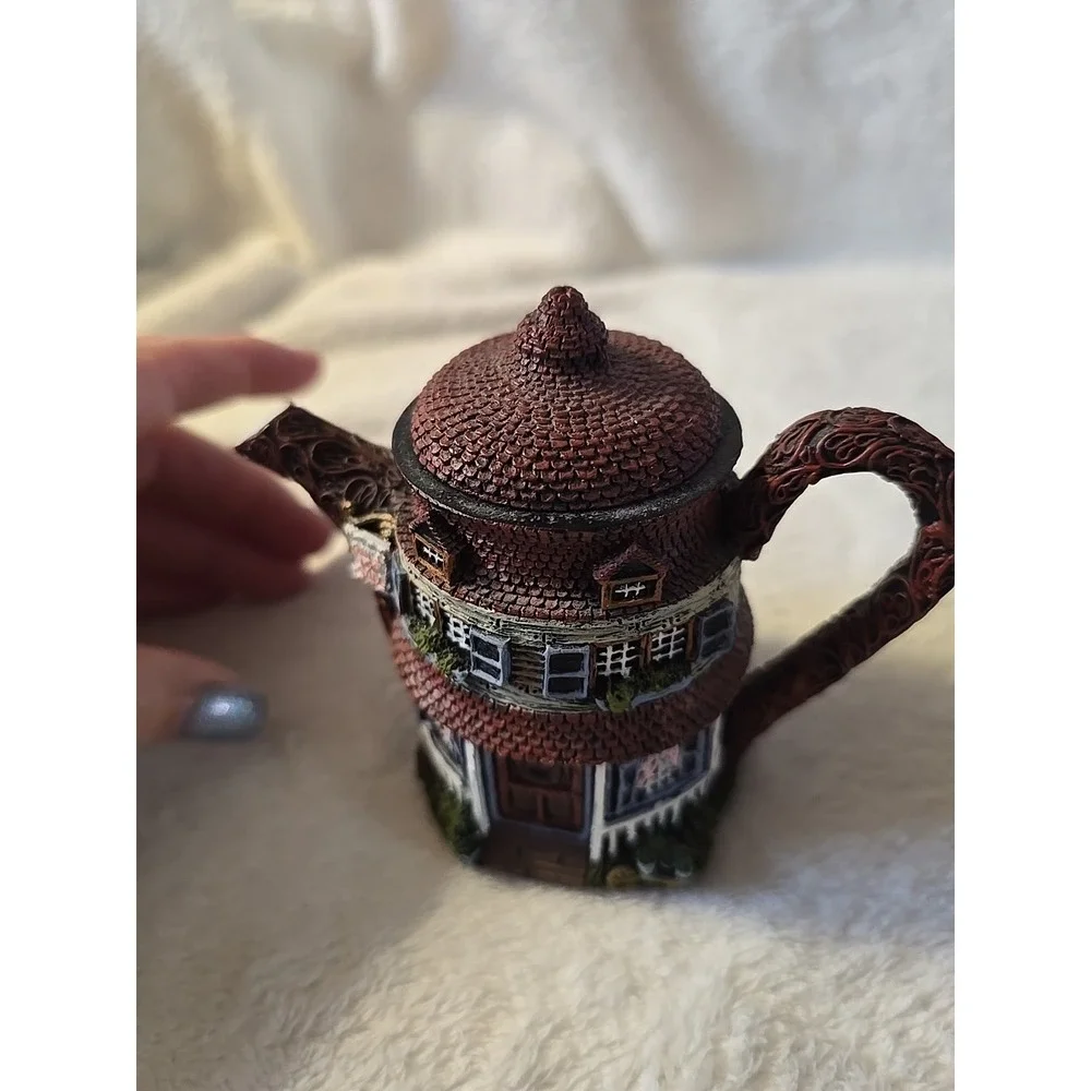 Hometown Teapot Cottage House Figurine Tea‎ Pot Home Town Quill for Sale Shop